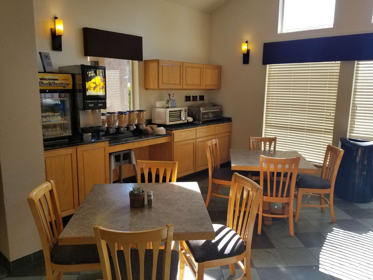 Фото Best Western Pacific Highway Inn