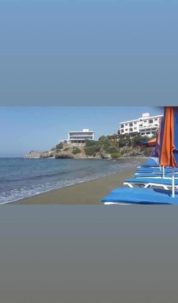 Фото E. J. Pyrgos Bay Hotel