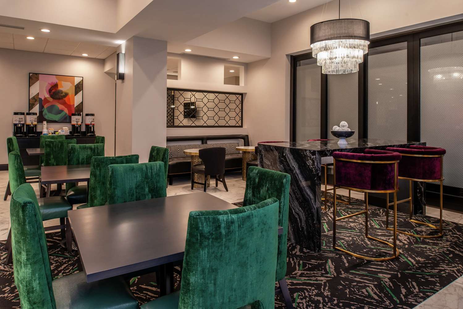 Фото Hampton Inn & Suites Winston-Salem Downtown