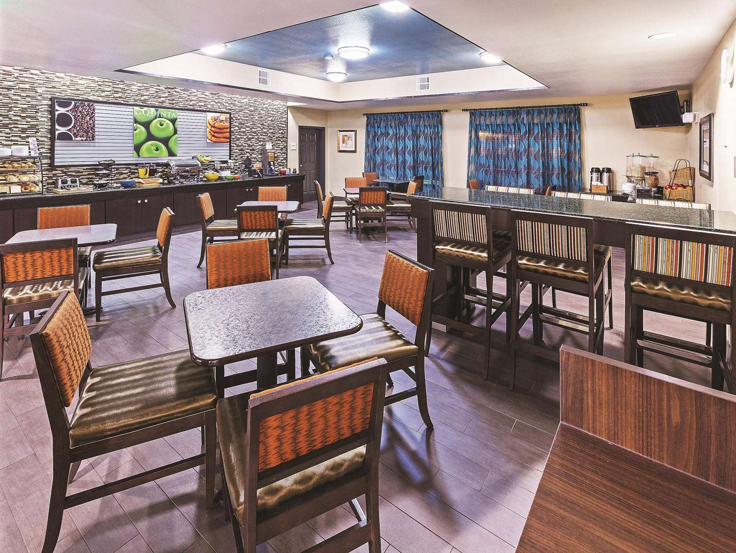 Фото La Quinta Inn & Suites by Wyndham Houston Hobby Airport