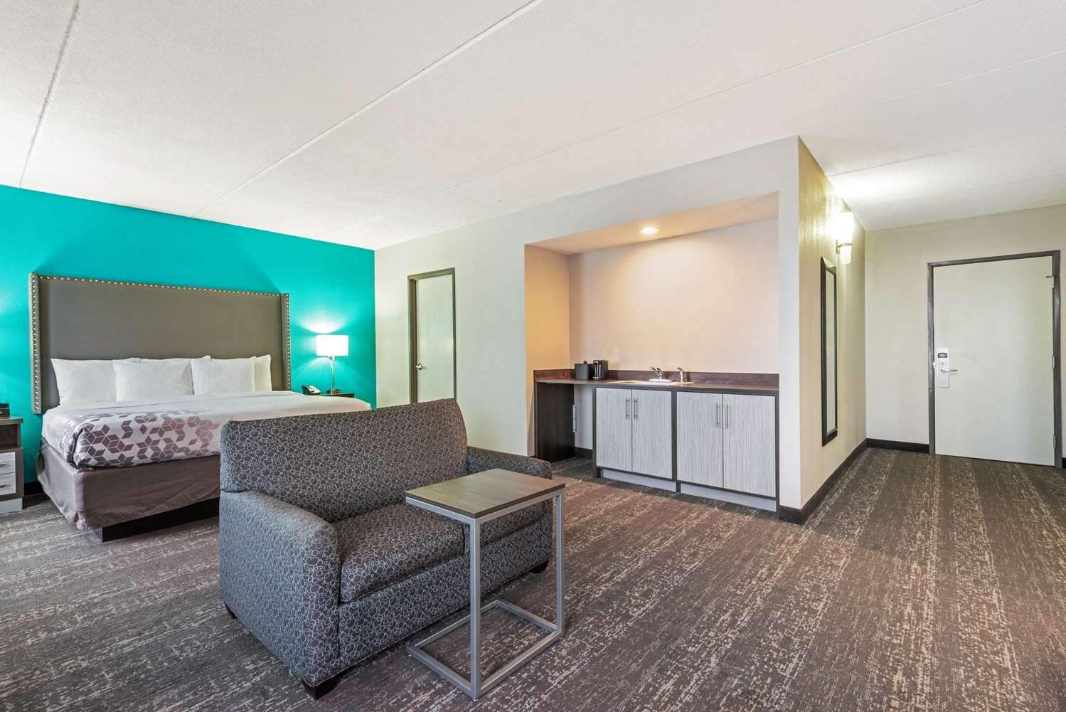 Фото La Quinta Inn & Suites by Wyndham Jamestown