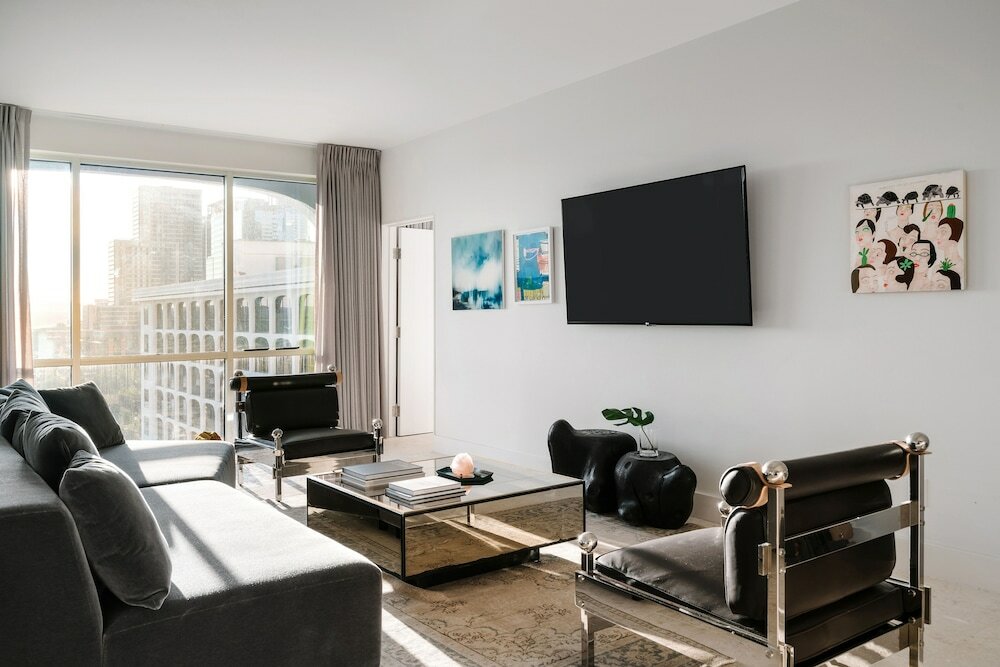 Фото The Line Austin