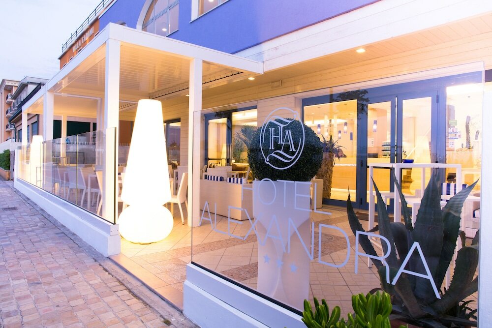 Фото Hotel Alexandra