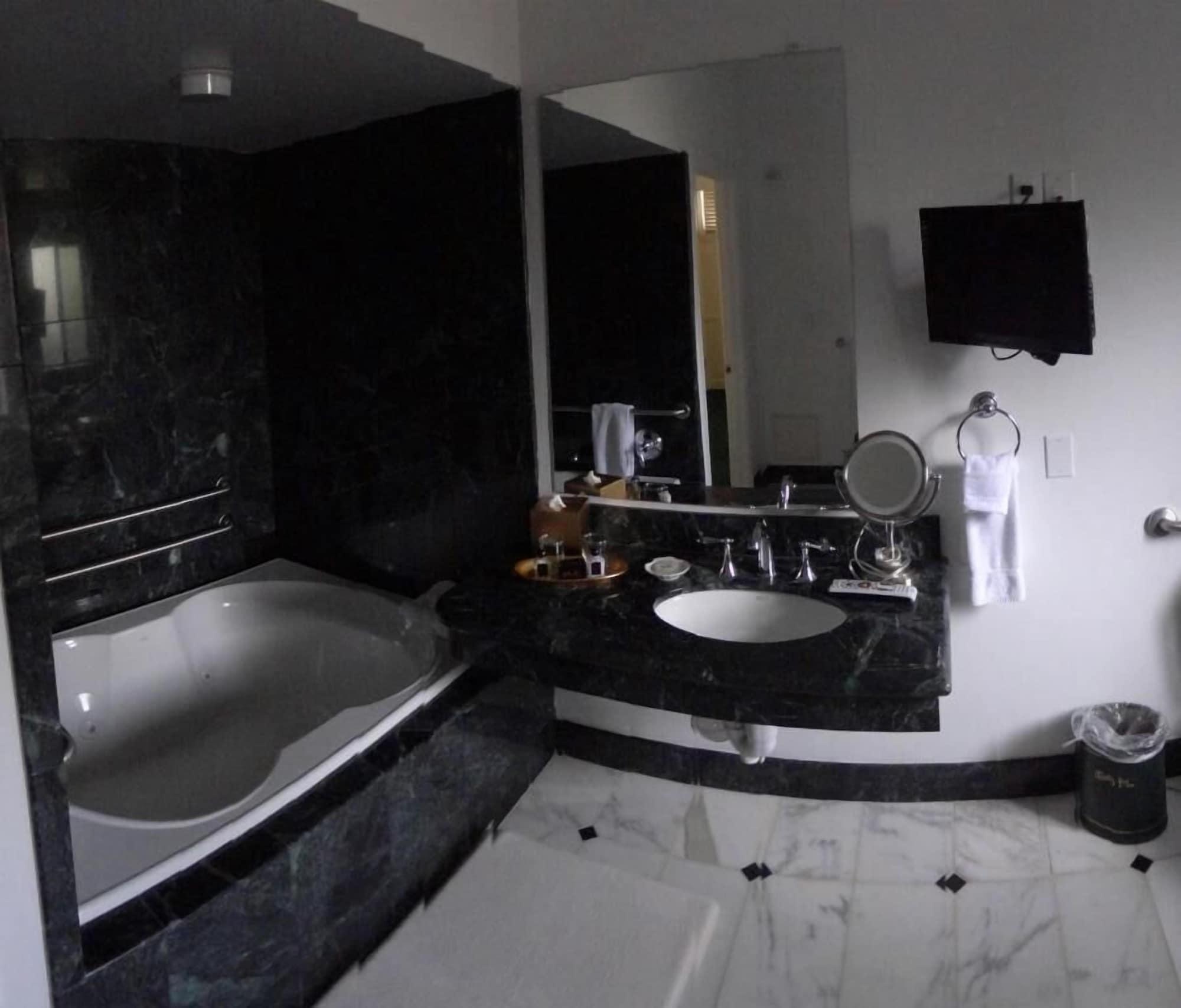 Фото Tally Ho Inn