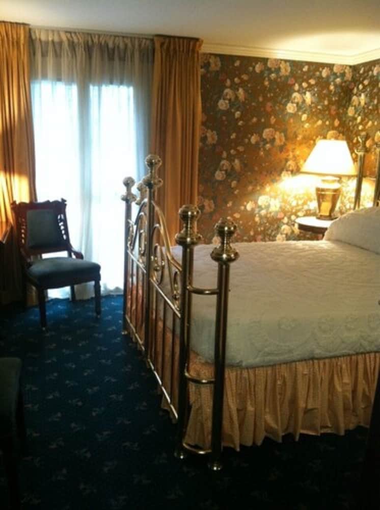 Фото Nine O Five Royal Hotel