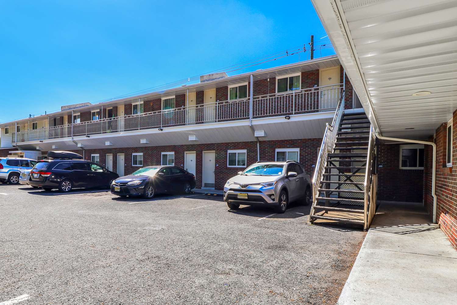 Фото Americas Best Value Inn Avenel Woodbridge