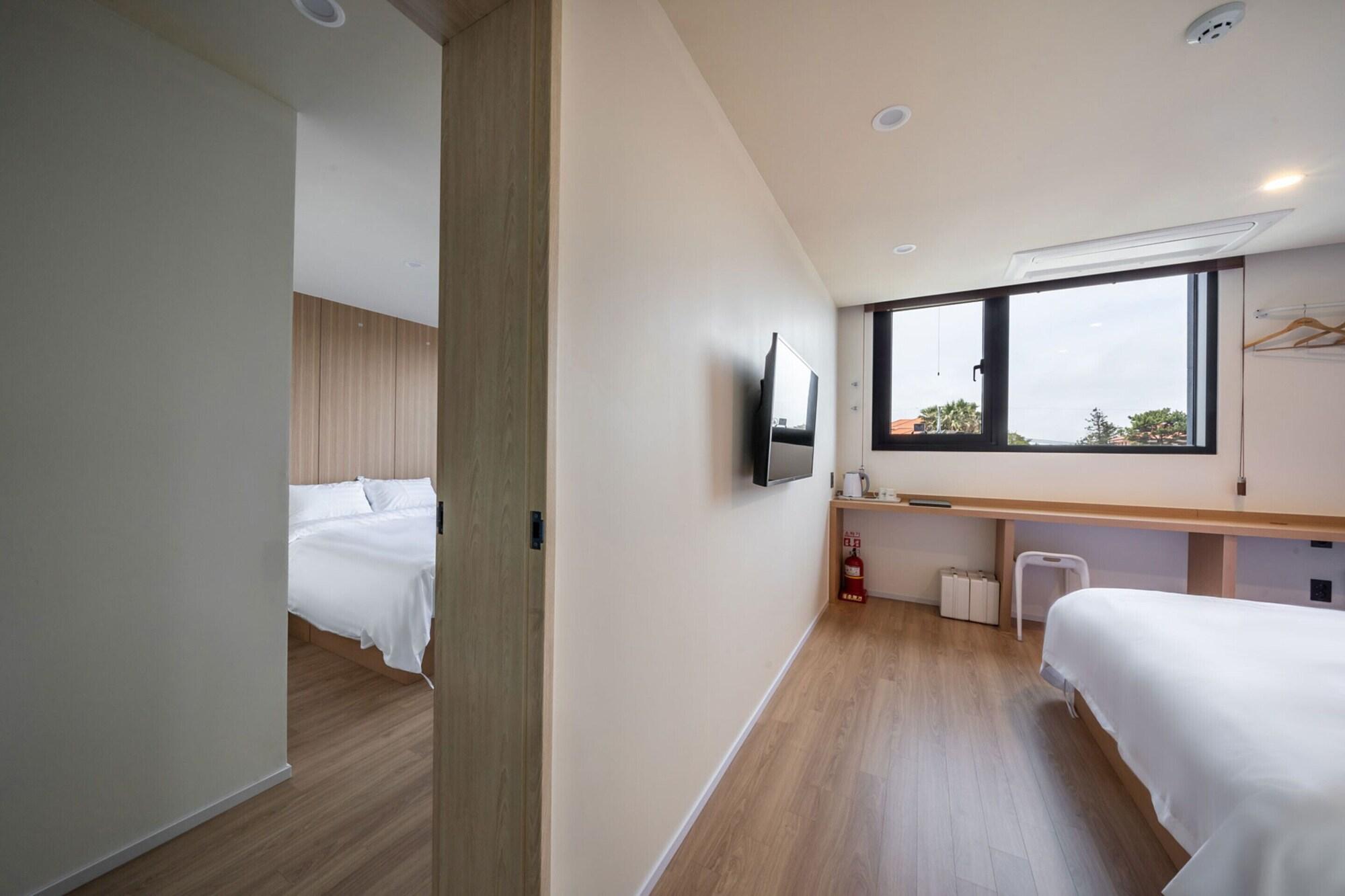 Фото Aroomi Hotel