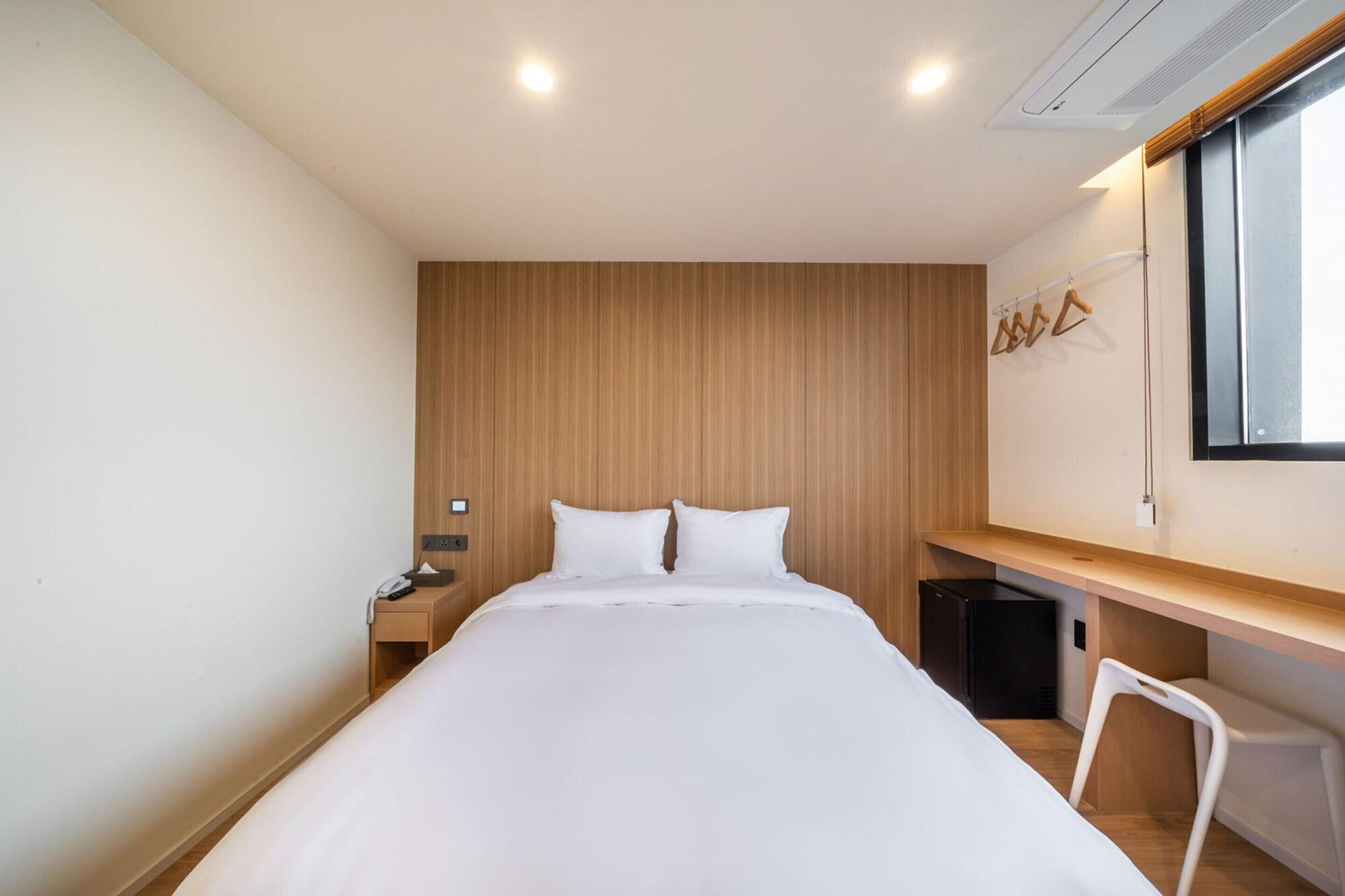 Фото Aroomi Hotel