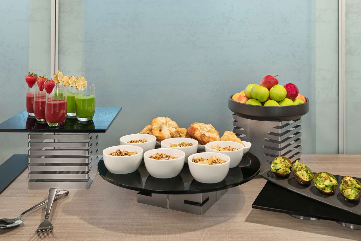 Фото The Slate Denver, Tapestry Collection by Hilton