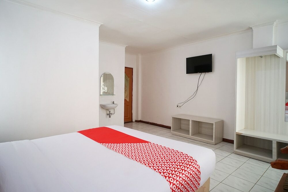 Фото Capital O 2885 Hemra Hotel