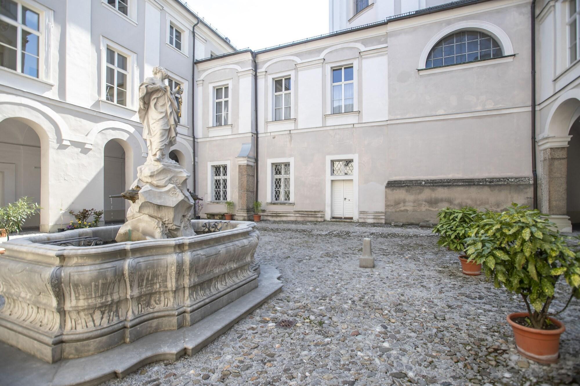 Фото Gästehaus im Priesterseminar Salzburg