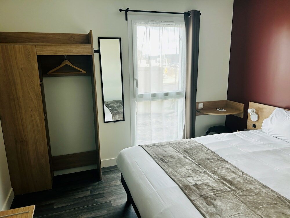 Фото Wood Inn Hôtel Aéroport Bordeaux-Mérignac