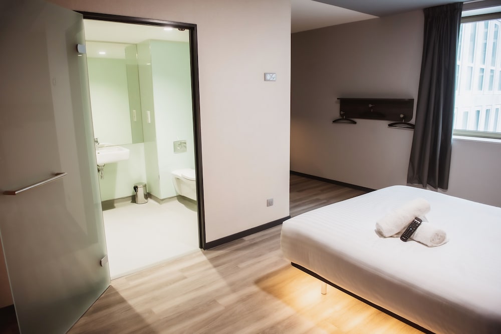 Фото EasyHotel Paris Nord Aubervilliers