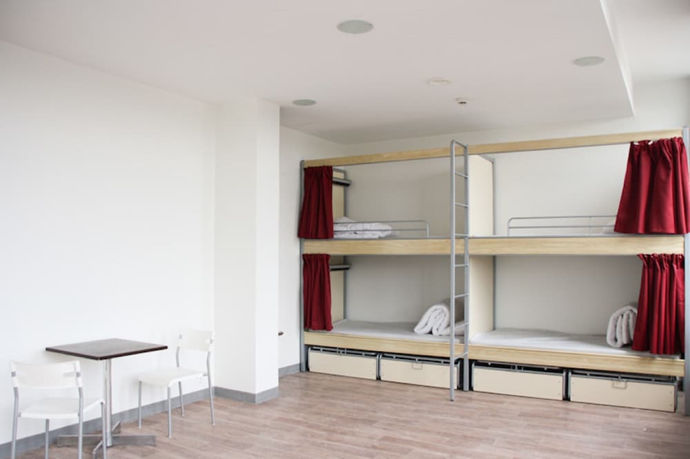 Фото St Christopher's Budget Hotel Paris