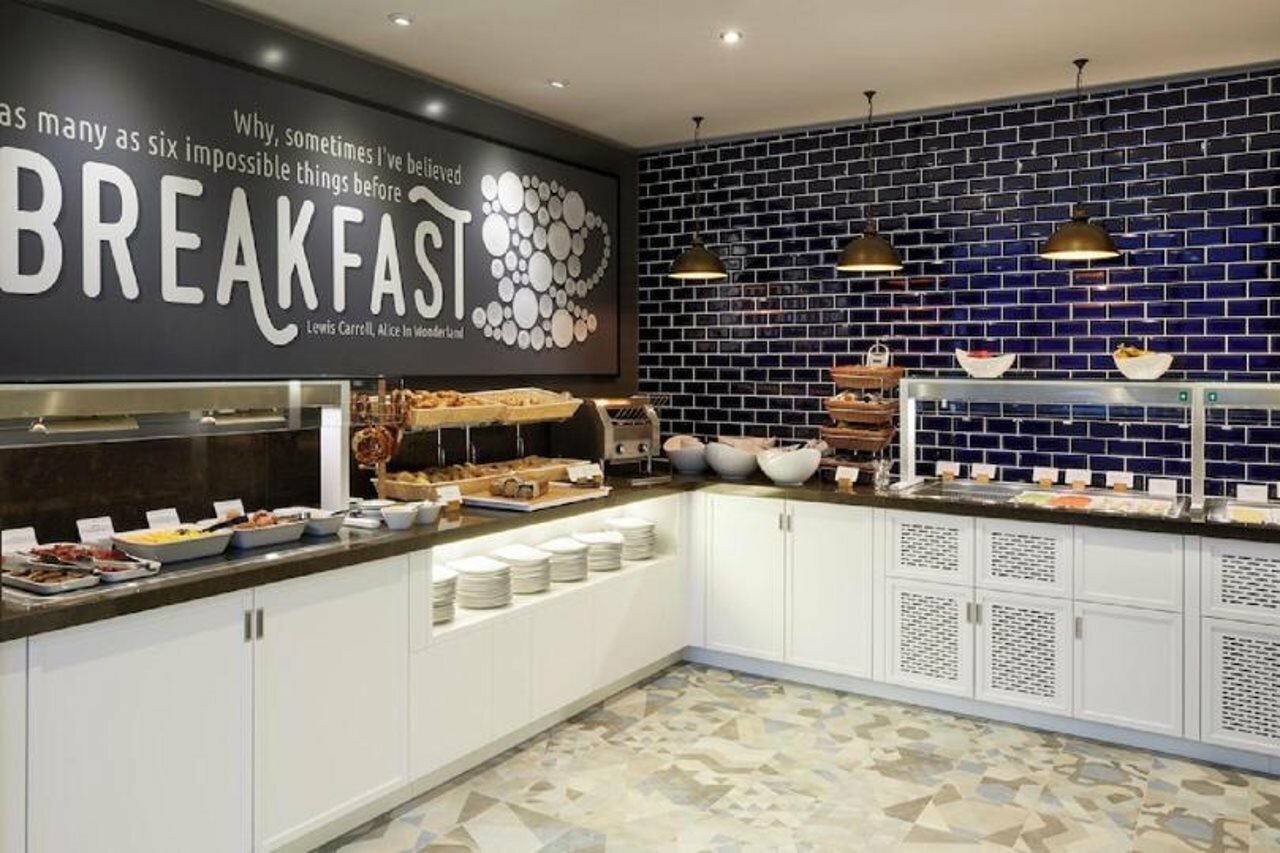 Фото Premier Inn Hamburg City