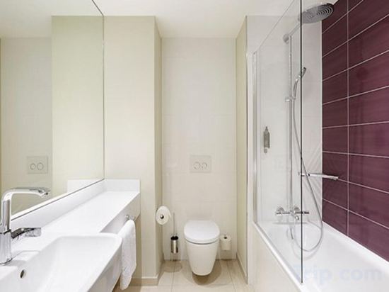 Фото Premier Inn Hamburg City