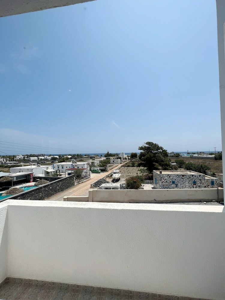 Фото White Lily - Adults Only 16 plus