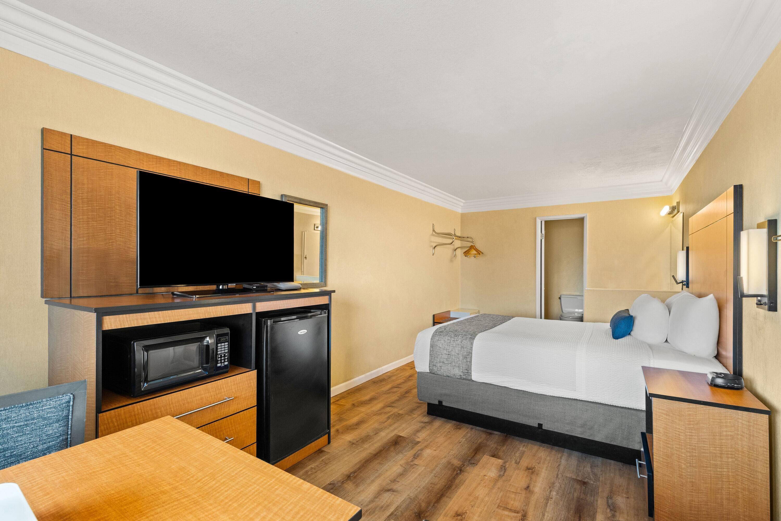 Фото Travelodge by Wyndham San Clemente Beach