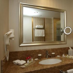 Фото Qafqaz Baku City Hotel & Residences