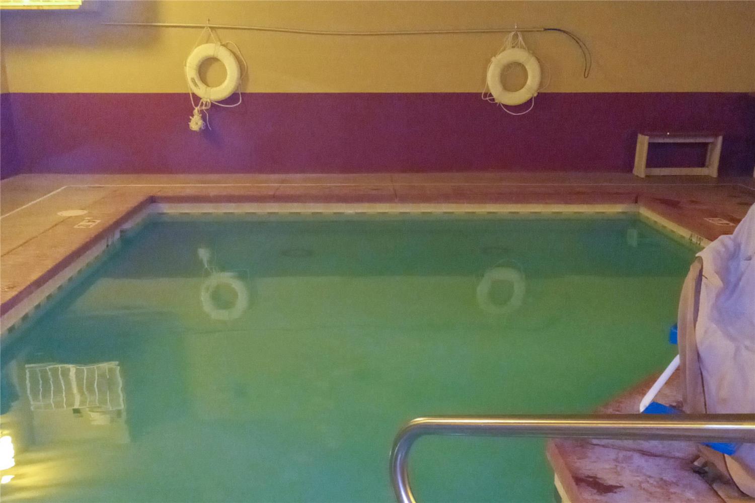 Фото Comfort Suites Airport