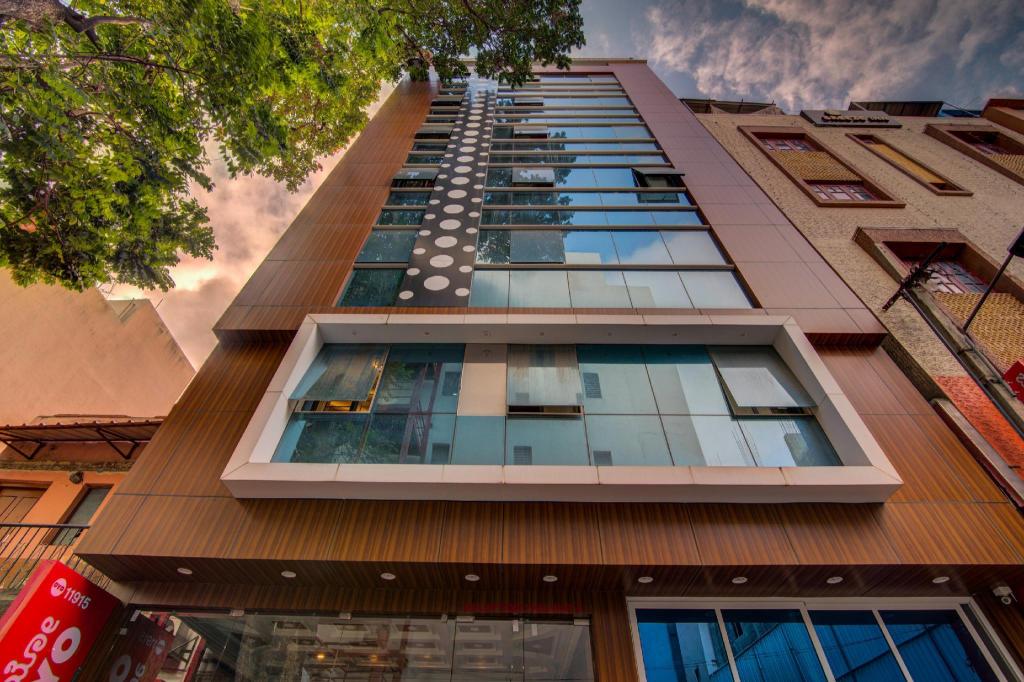 Фото Oyo 11915 Varcity Park