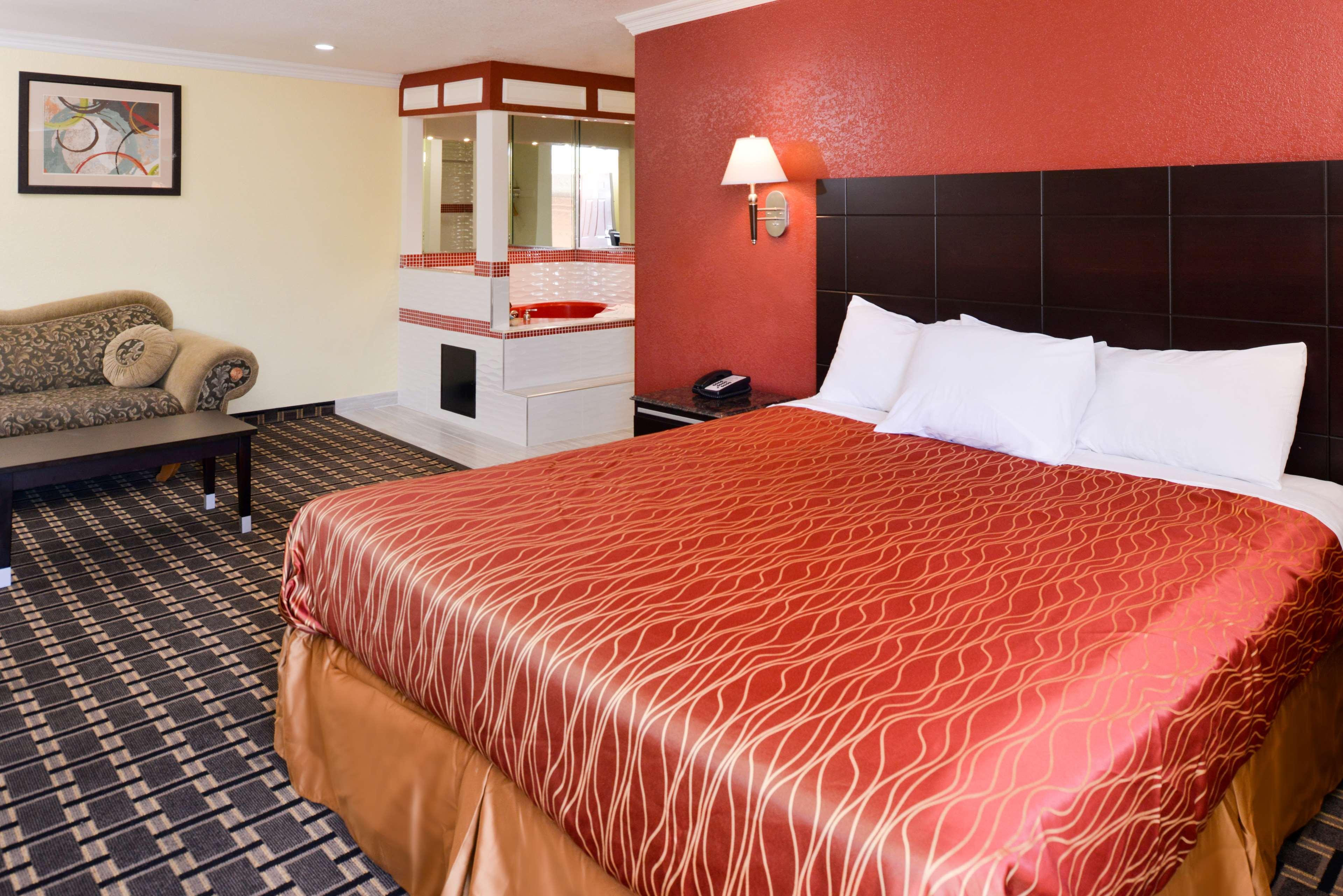Фото Americas Best Value Inn Rialto