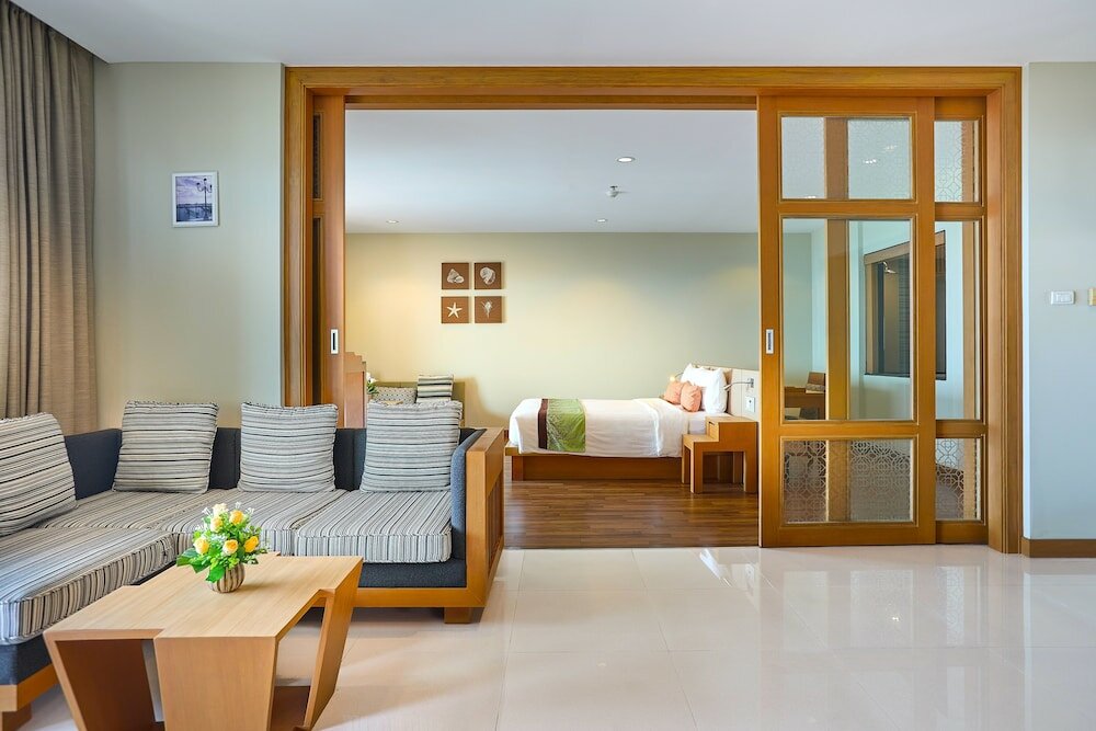 Фото The Heritage Pattaya Beachfront Resort