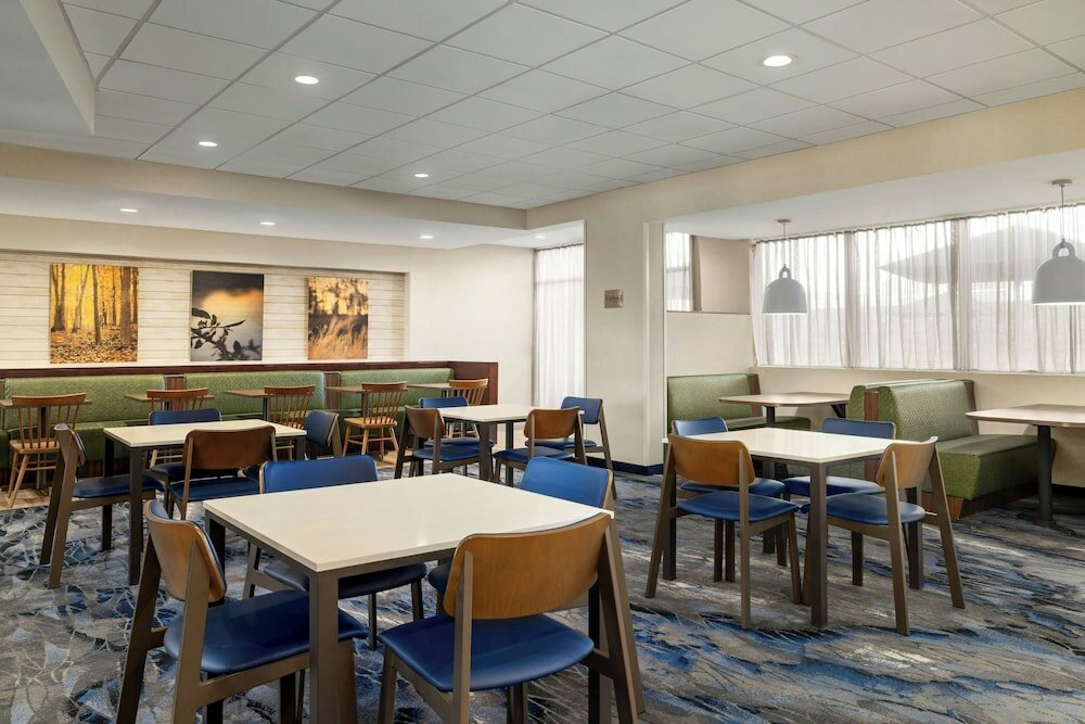 Фото Fairfield Inn & Suites by Marriott West Monroe