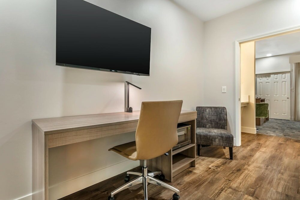 Фото University Park Inn & Suites