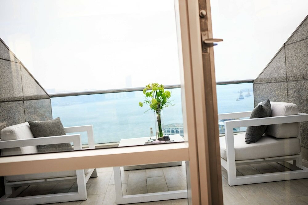 Фото Renaissance Hong Kong Harbour View Hotel