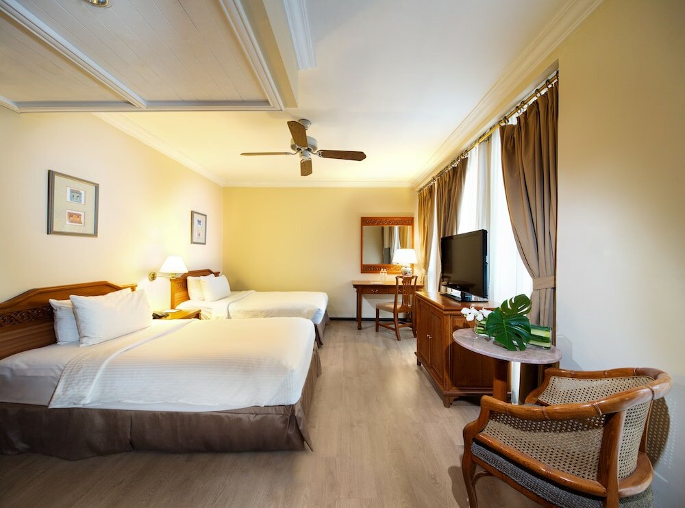 Фото Village Hotel Albert Court by Far East Hospitality