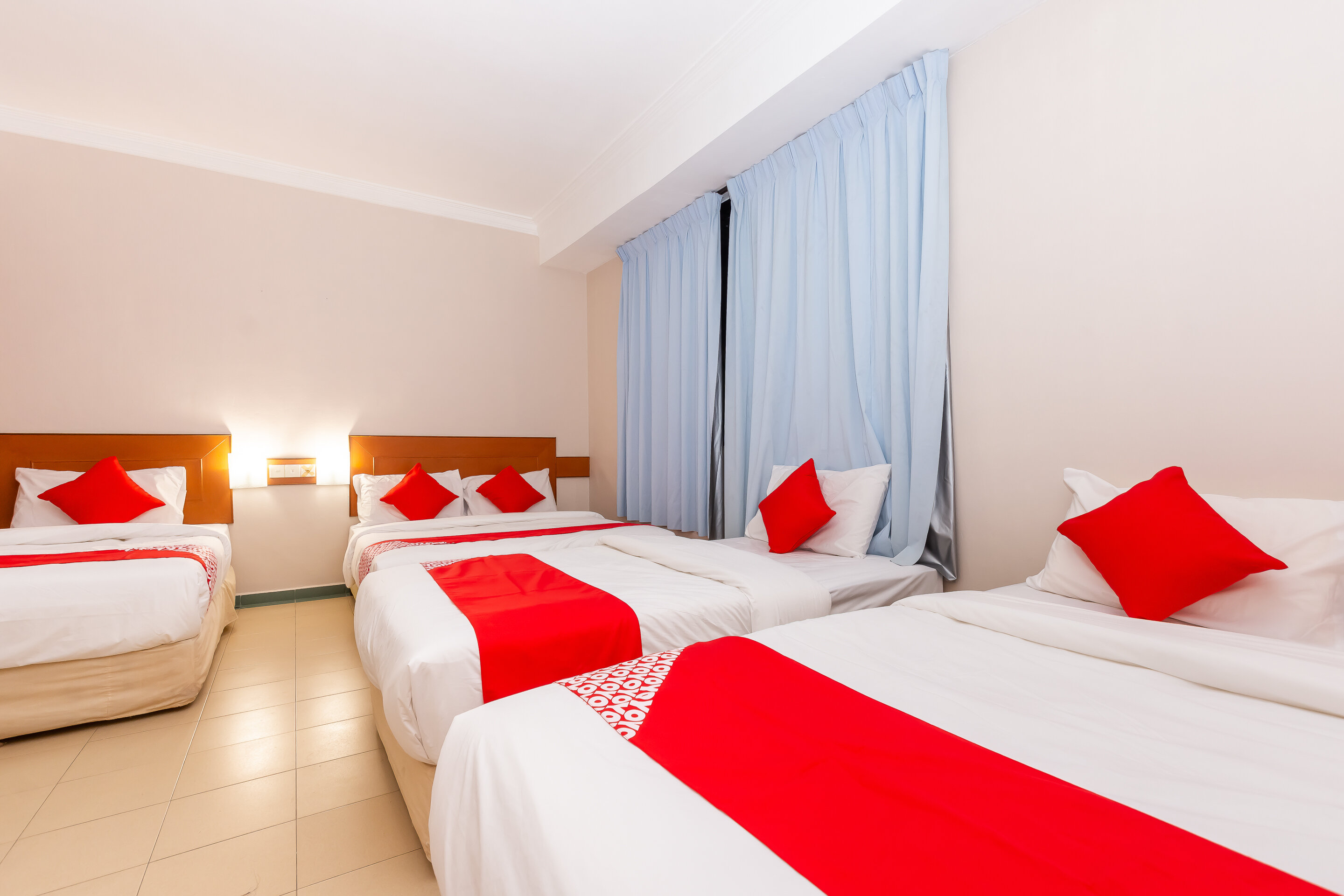 Фото Oyo 764 Hotel Famous Inn