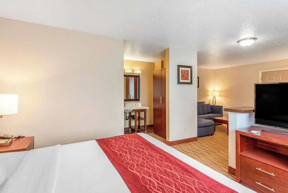 Фото Comfort Inn Mount Shasta Area