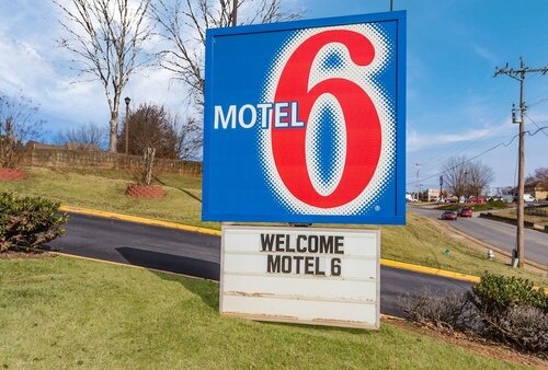 Внешний вид отеля Motel 6 Suwanee, Ga - Gwinnett Center в Сувани, фото 4