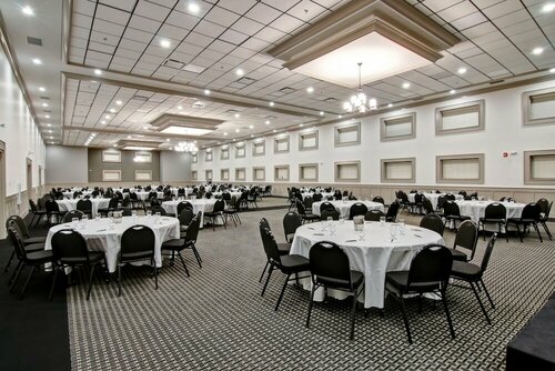 Гостиница Chateau Nova Yellowknife в Йеллоунайф