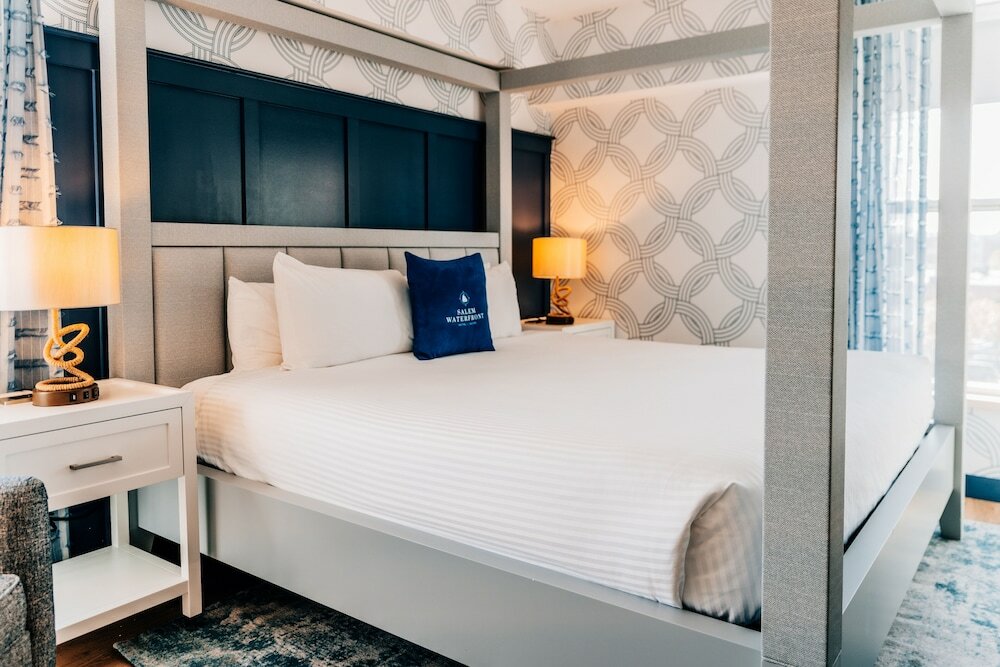 Фото Salem Waterfront Hotel & Suites