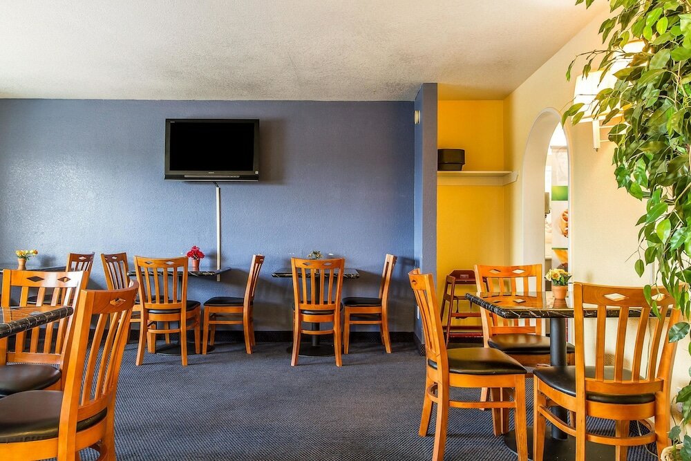 Фото Auburn House Hotel