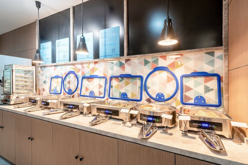 Фото Holiday Inn Express Jinan Jingshi Road