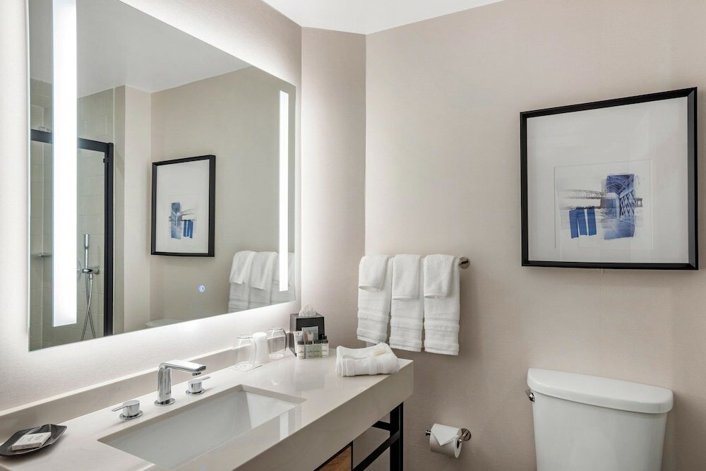 Фото Sheraton Suites Wilmington Downtown