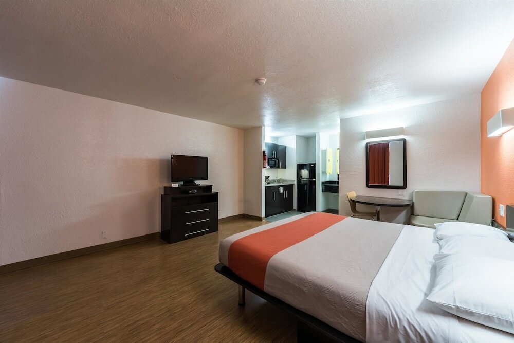 Фото Motel 6 Uvalde, Tx