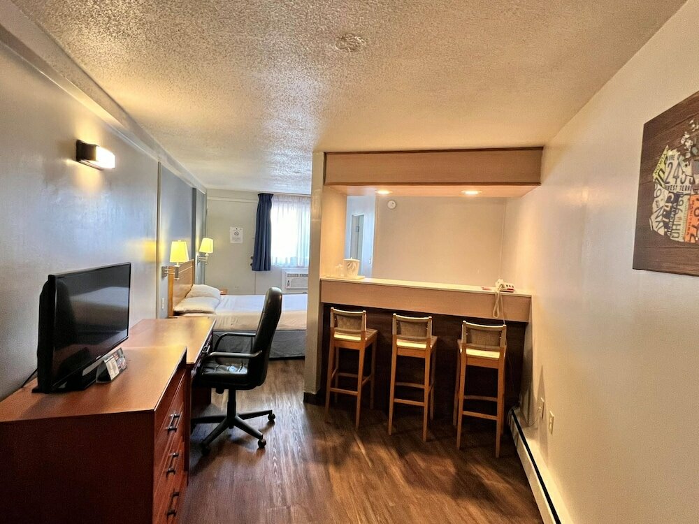 Фото Econo Lodge Motel Village