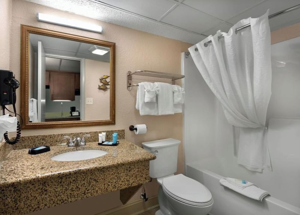 Фото Sea Crest Oceanfront Resort