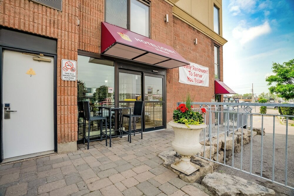 Фото Monte Carlo Inn Toronto West Suites