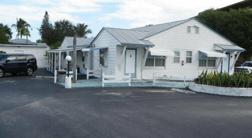Гостиница Royal Palms Motel в Стюарте