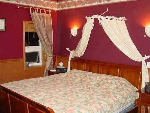 Гостиница Bears' Den B&b в Черчилле