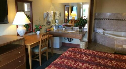 Гостиница New Century Inn в Розмиде