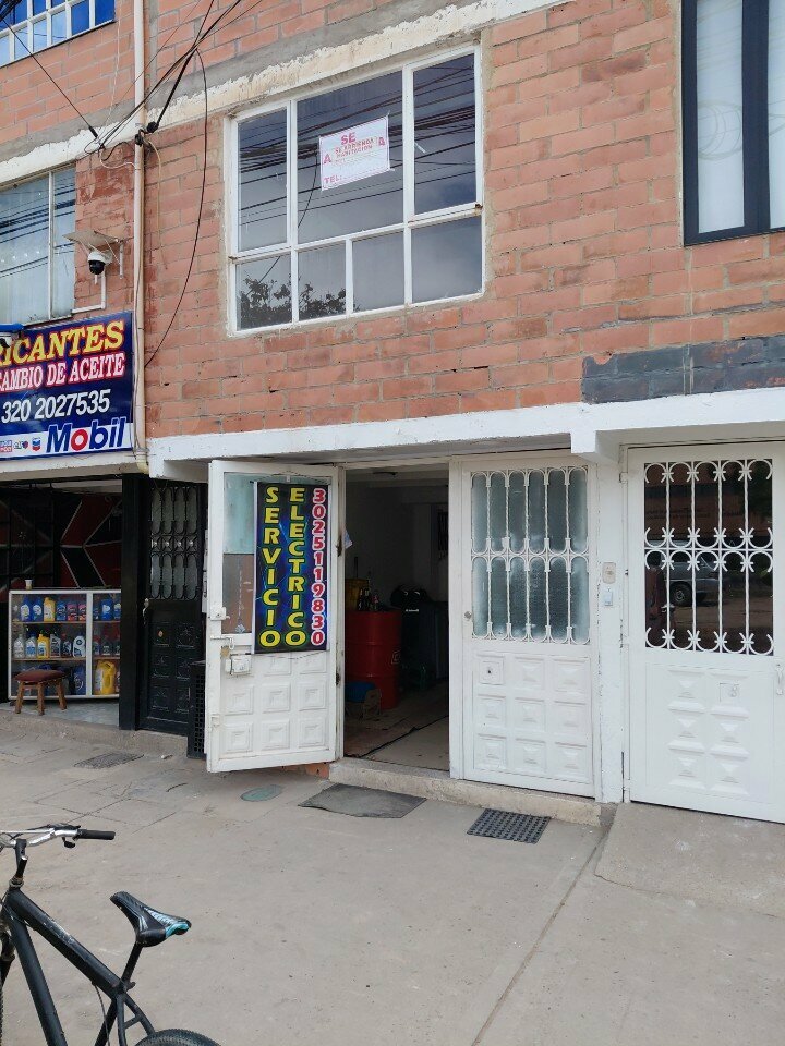 Car service, auto repair Taller automotriz Quintero, Bogota, photo