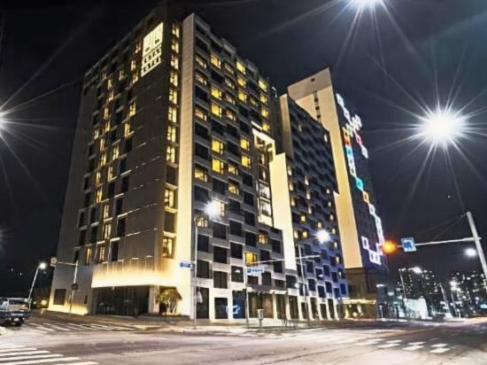 Фото Royal Emporium Hotel