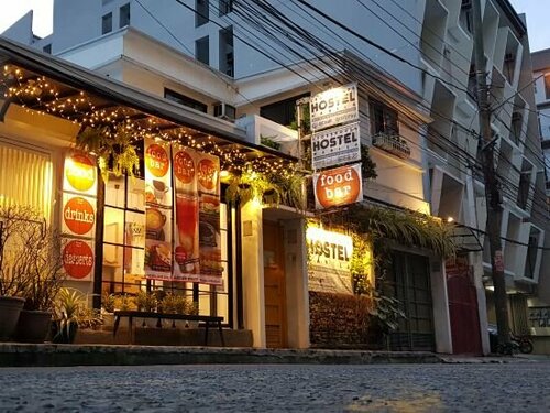 Внешний вид отеля Crossroads Hostel Manila в Мандалуйонге, фото 1