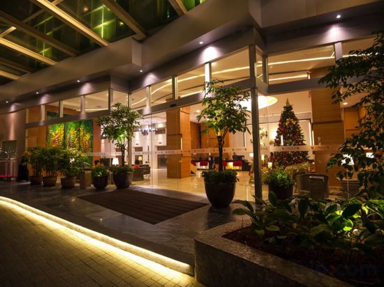 Фото The Waterfront Hotel